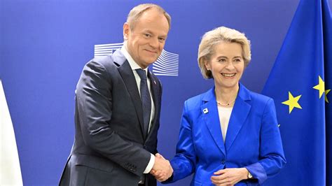 Kein Klares Risiko Mehr Eu Kommission Will Verfahren Gegen Polen