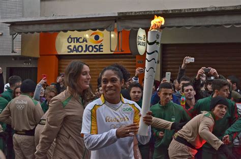 Imagens Do Revezamento Da Tocha Ol Mpica Em Canoas Fotos Di Rio De