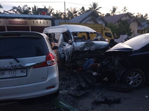 Tiga Mobil Laka Lantas Di Aceh Timur Delapan Orang Dilarikan Ke Rumah