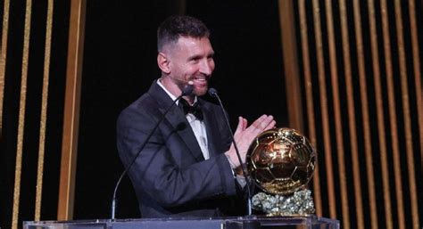 Lionel Messi Osmi Put U Karijeri Osvojio Zlatnu Loptu