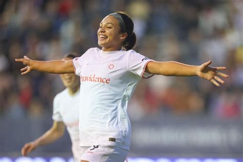 Sophia Smiths New Deal With The Portland Thorns Makes Her The Highest