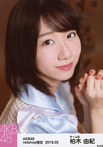 駿河屋 柏木由紀顔アップ・背景茶akb48 2018年2月度 Net Shop限定個別生写真「パステルエプロン」衣装（女性生写真）