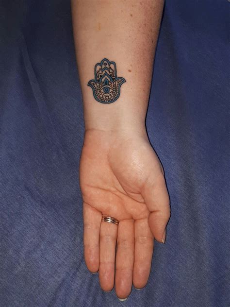 Pin En Hamsa Tattoo