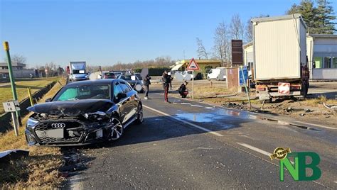 Maxi Incidente A Brusnengo Schianto Tra Due Auto E Camion Ci Sono Dei