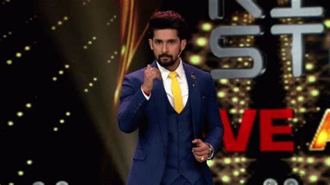 Ravi Dubey Jamai Raja GIF - Ravi Dubey Jamai Raja Rising Star ...