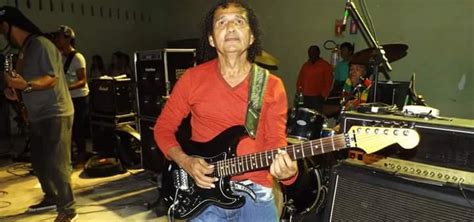 Morre Tony Oliveira Guitarrista Que Teve Parada Card Aca Durante Show