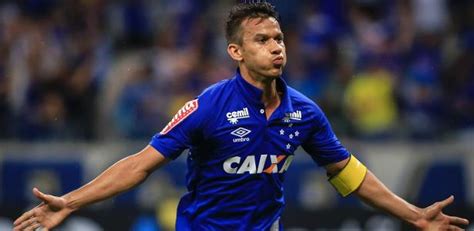 Depois de Fábio Cruzeiro renova contratos Henrique e Egídio 28