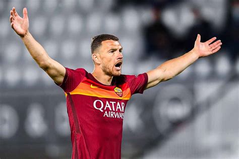 Juventus Retroscena Di Mercato Offerto Uno Scambio Per Dzeko Juve