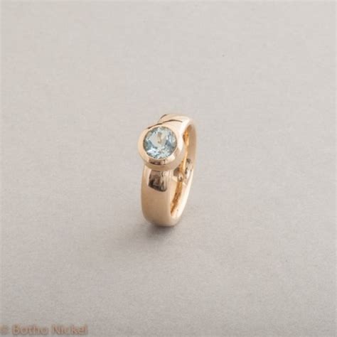 Ring Aus 18 Karat Gold Mit Brillanten Rundum Als Sternenhimmel Gefasst