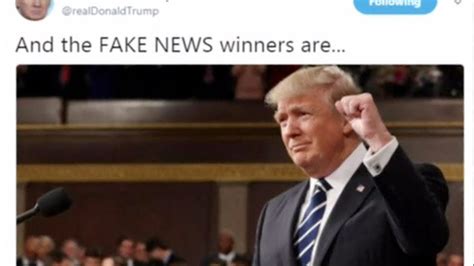 Donald Trump công kích báo chí với giải 'tin giả' - BBC News Tiếng Việt