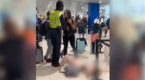 Mulher Tem Surto Fica Pelada E Ataca Pessoas Em Aeroporto Comunidade F