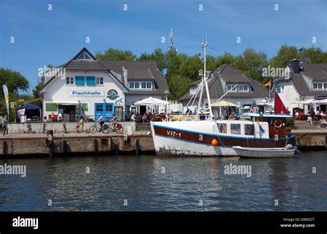 Fischkutter Im Hafen Des Dorfes Vitte Insel Hiddensee Mecklenburg