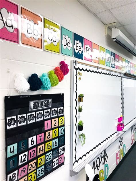 Bold Brights And Black And Whites Classroom Makeover Confetti And Creativity Classroom