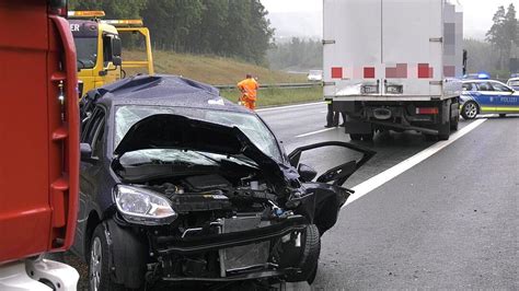 Schwerer Unfall Nach Starkregen Auf A9 Bei Bayreuth Bildergalerie