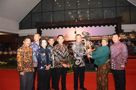 HUT Ke 78 TNI Kodam III Siliwangi Gelar Wayang Kulit Lakon Bimo Krido