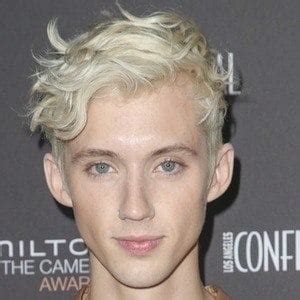 Troye Sivan - Age, Family, Bio | Famous Birthdays