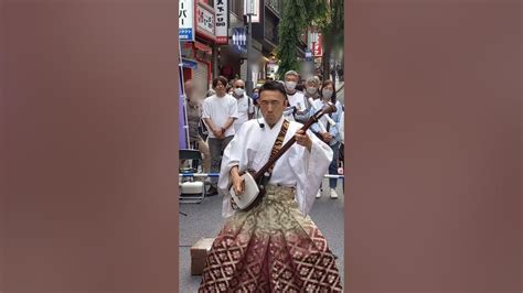 🎶🎸 2 拍手がほしいﾀｲﾐﾝｸﾞ セ三味ストリート（津軽三味線パフォーマンス）ピエール小野（おの）さん ＆ 虎見 康登（とらみ