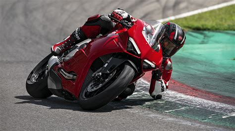 Ducati Panigale V2: High Performance, The Red Essence. Now in Black