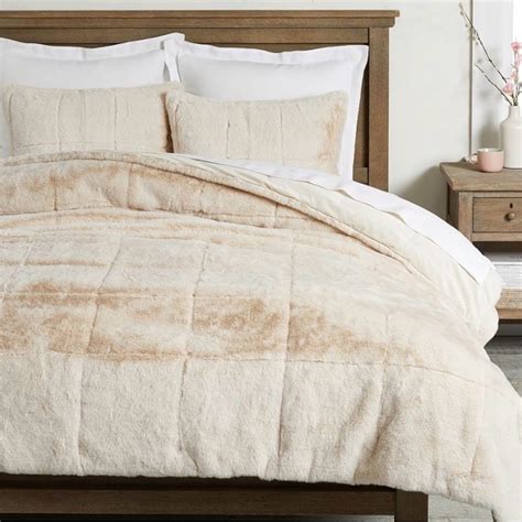 Pottery Barn Bedding Pottery Barn Alpine Faux Fur Quilt In Ivory