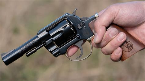 Henry Cavill Namorada - Henry Repeating Rifle