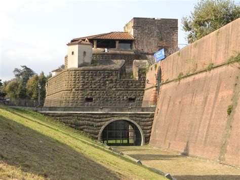 Le Cinquecentesche Mura Della Fortezza Da Basso Di Firenze Sede Di