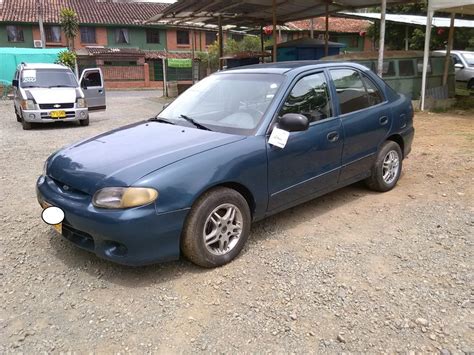 Hyundai Accent Azul