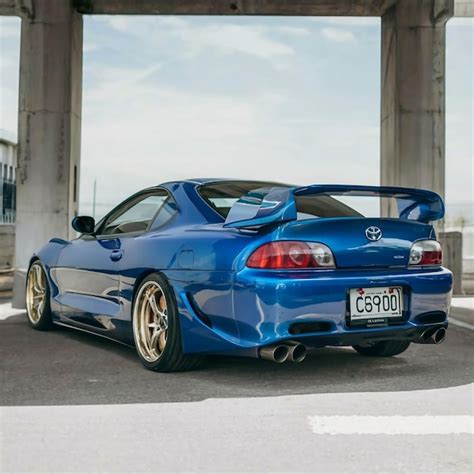 Um Carro Toyota Supra Mk Em Uma Estrada Foto Premium