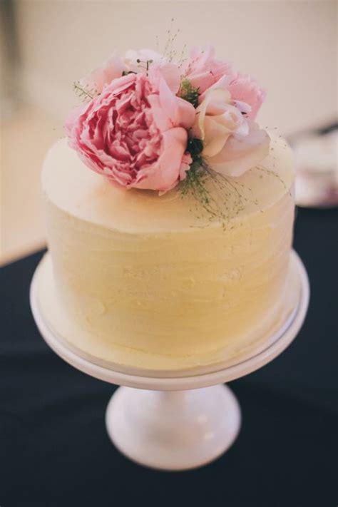 One Tier Wedding Cakes Will Have Your Guests Mouths Watering Fabmood