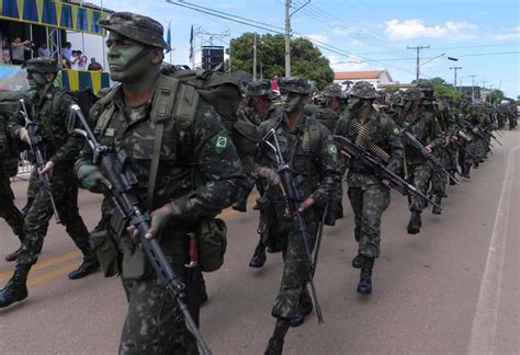 Dia Do Exército Brasileiro Saiba Como Seguir Carreira Militar Mundo