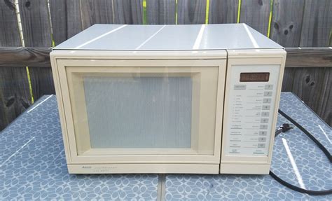 Large AMANA Radarange 1000 Watts Microwave Oven For Sale In Houston TX