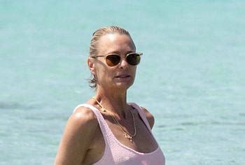 Robin Wright Relaxing In Bikini With Her Husband On A Beach PlayCelebs Net