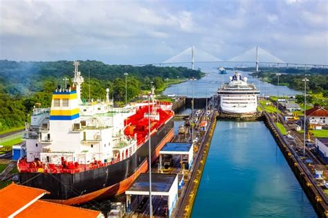 Cruce Transoceánico Del Canal De Panamá Hasta Colón Ciudad De Panamá