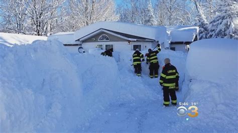 Thousands Left Pummeled With Snow In Erie Pennsylvania Youtube