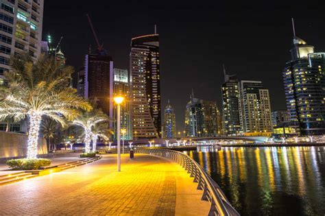 迪拜城市建筑夜景图片 迪拜建筑夜景素材 高清图片 摄影照片 寻图免费打包下载