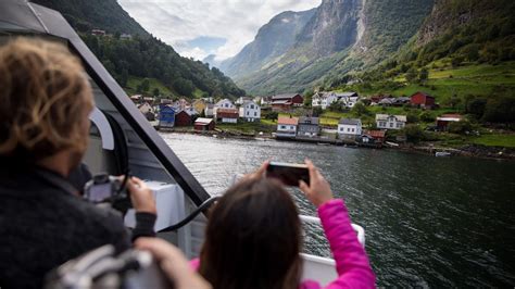 Croisi Re De Bergen Fl M La Travers E Du Plus Long Fjord De Norv Ge