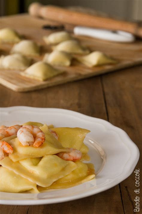 Ravioli Ripieni Di Ricotta E Limone Con Sughetto Di Gamberi Brodo Di