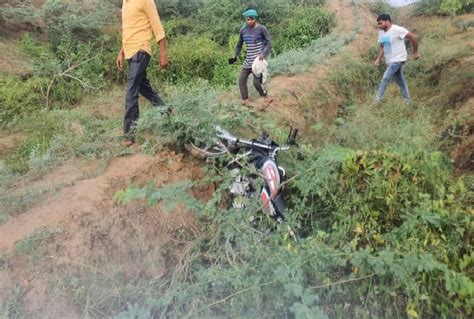 Two Bikes Collided Uncontrollably In Unnao Painful Death Of Old Lady