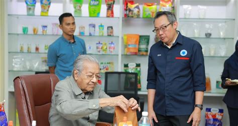 Tun M Puji Usaha Kilang PS Poly Pack Harian Metro