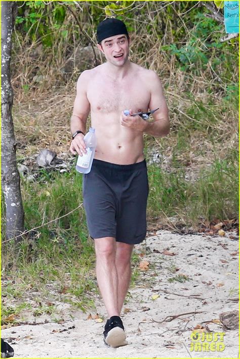 Robert Pattinson Has Never Looked Hotter Than In These Shirtless Pics Photo 1137772 Photo