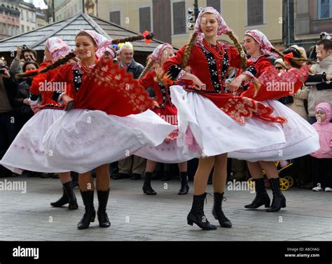 Polish Dancers Hi Res Stock Photography And Images Alamy