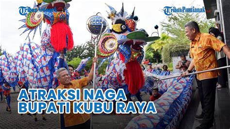 Atraksi Naga Bupati Kubu Raya Muda Mahendrawan Dengan Naga Terpanjang