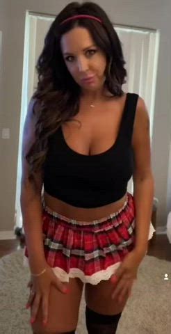 Busty Milf Likes To Have Fun Scrolller