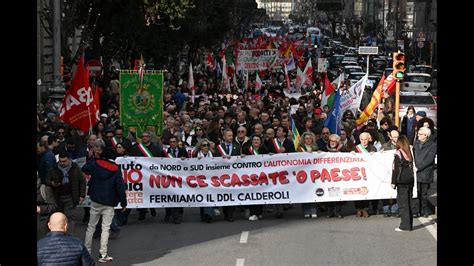 No All Autonomia Differenziata Corteo Con Sindaci E Regione Youtube