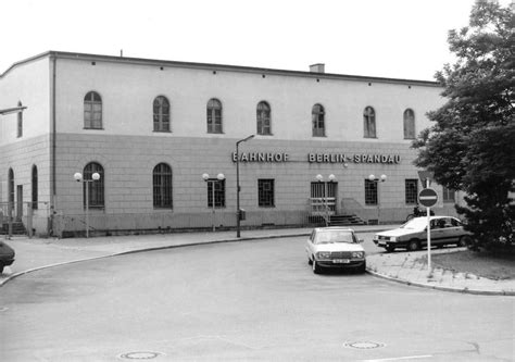 Der Fernbahnhof Spandau 1990 Heute Halten Hier S Bahnen Das