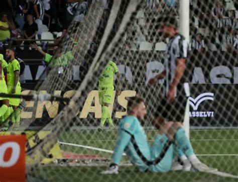 Botafogo Líder do Brasileirão enfrenta desafios na segunda metade do