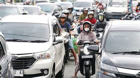 Foto Foto Suasana Kemacetan Di Kota Penyangga Ikn Nusantara Dan