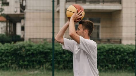 Overhead Pass in Basketball - Metro League