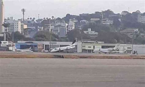 Vídeo avião problema no trem de pouso fecha Aeroporto da Pampulha