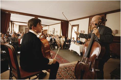 11 Famous Cello Players - Famous People Today