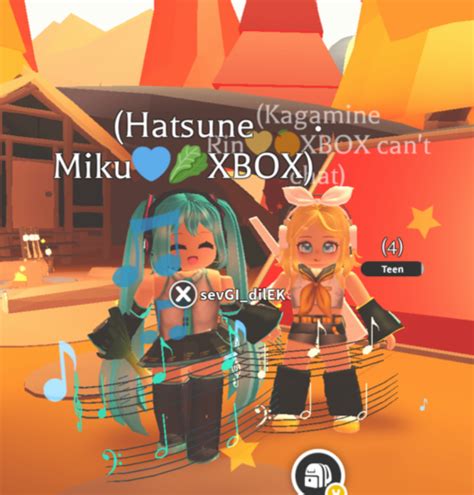 Hatsune Miku And Kagamine Rin Cosplay In A Roblox Game Rvocaloid